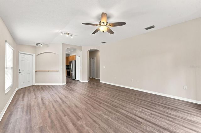 5852 AUTUMN SHIRE, Zephyrhills, FL 33541