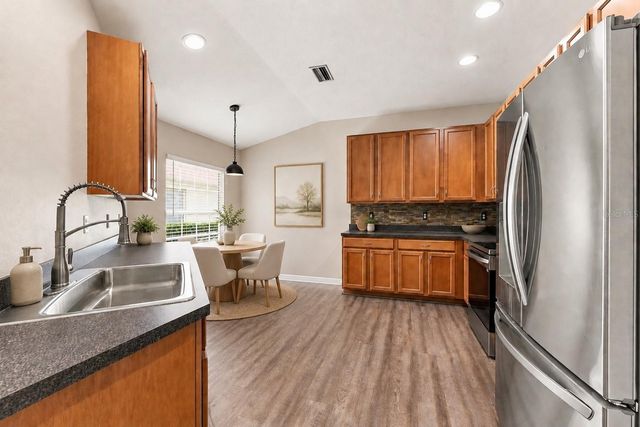 5852 AUTUMN SHIRE, Zephyrhills, FL 33541