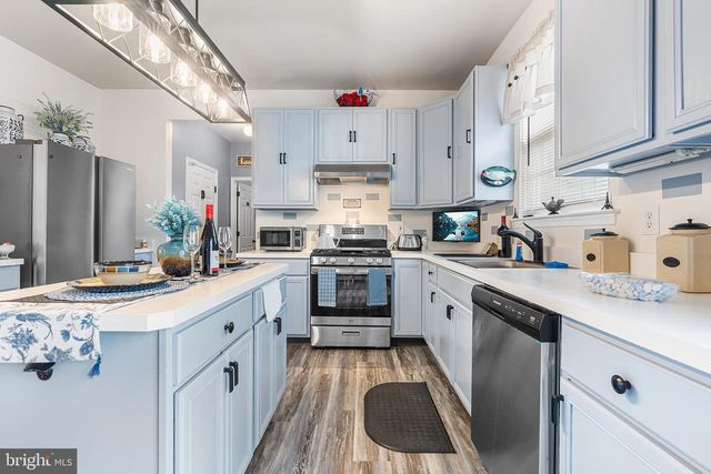 19 HOWARD ST, Carneys Point, NJ 08069