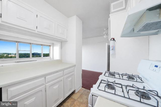 904 BARCLAY TOWERS, Cherry Hill, NJ 08034