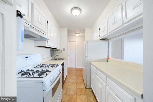 904 BARCLAY TOWERS, Cherry Hill, NJ 08034