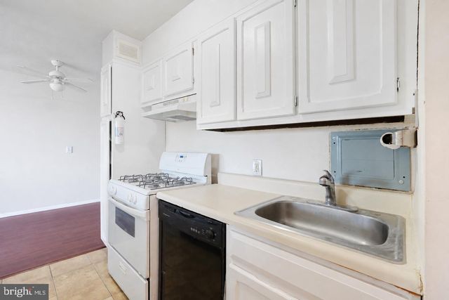 904 BARCLAY TOWERS, Cherry Hill, NJ 08034