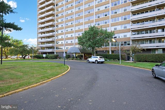 904 BARCLAY TOWERS, Cherry Hill, NJ 08034