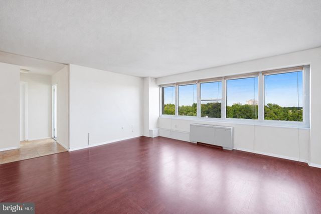 904 BARCLAY TOWERS, Cherry Hill, NJ 08034