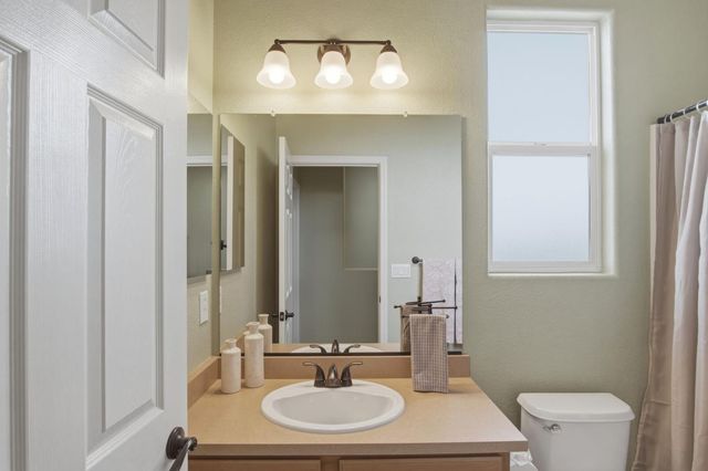 154 Splendido Ct, Newman, CA 95360