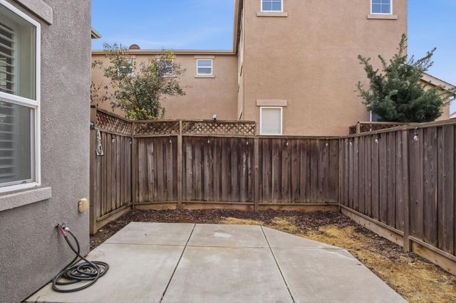 154 Splendido Ct, Newman, CA 95360