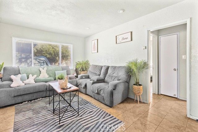 1118 E 33rd St, San Bernardino, CA 92404
