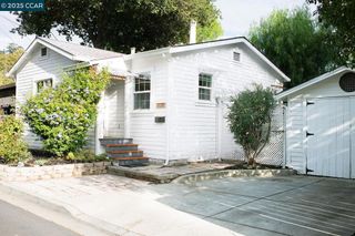 1126 Henrietta St, Martinez, CA 94553