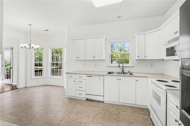 100 Kirkleigh Court, King, NC 27021