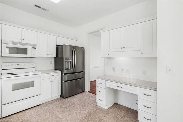 100 Kirkleigh Court, King, NC 27021