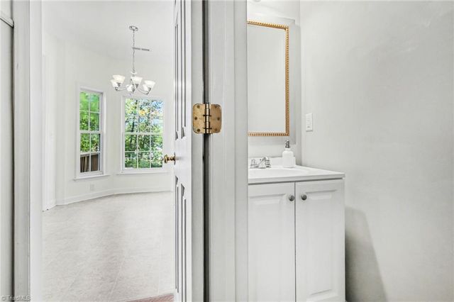 100 Kirkleigh Court, King, NC 27021