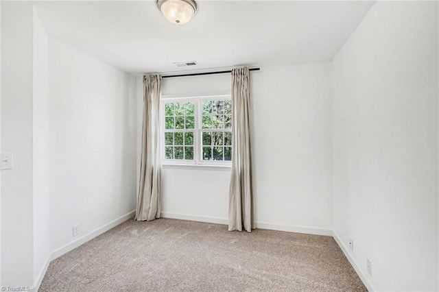 100 Kirkleigh Court, King, NC 27021