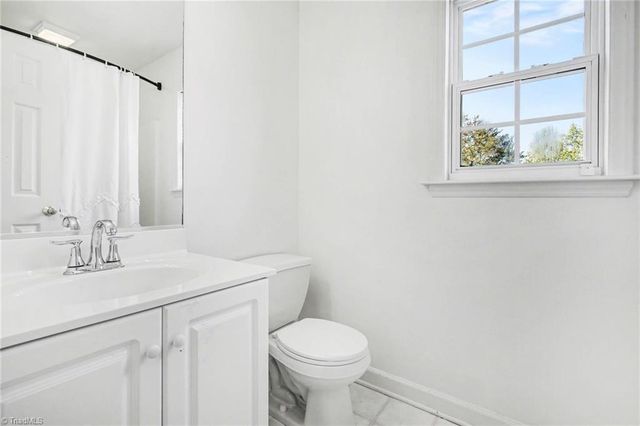 100 Kirkleigh Court, King, NC 27021