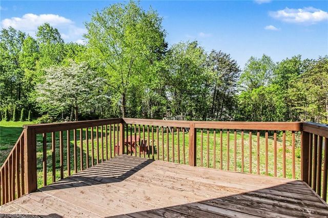 100 Kirkleigh Court, King, NC 27021