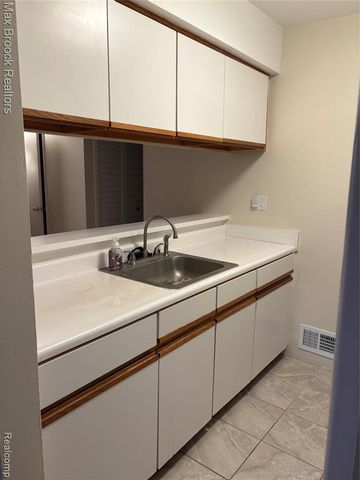 35252 Terrybrook Drive, Sterling Heights, MI 48312