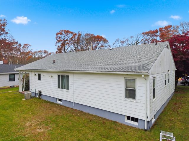 50 Gaywood St, Dartmouth, MA 02747