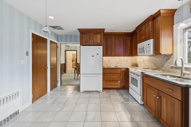 50 Gaywood St, Dartmouth, MA 02747