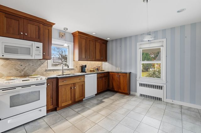 50 Gaywood St, Dartmouth, MA 02747