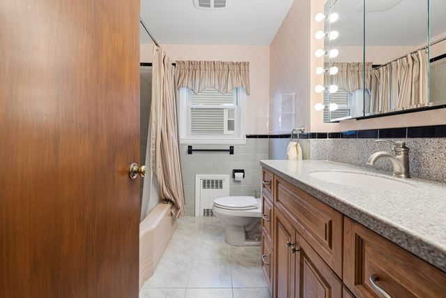 50 Gaywood St, Dartmouth, MA 02747