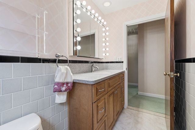 50 Gaywood St, Dartmouth, MA 02747