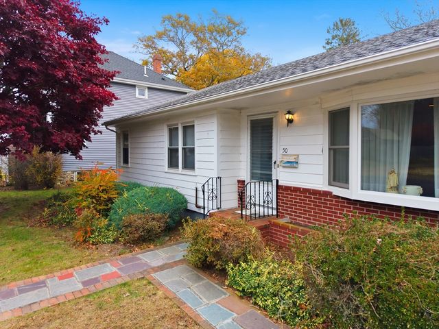 50 Gaywood St, Dartmouth, MA 02747