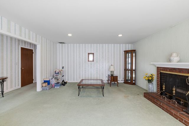 50 Gaywood St, Dartmouth, MA 02747