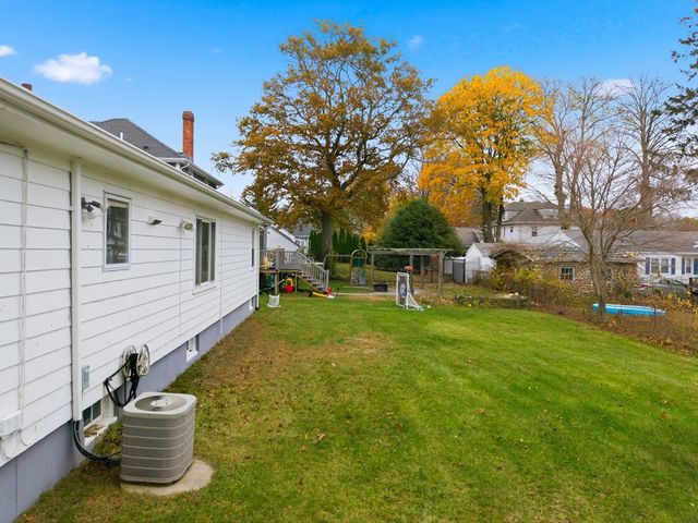 50 Gaywood St, Dartmouth, MA 02747