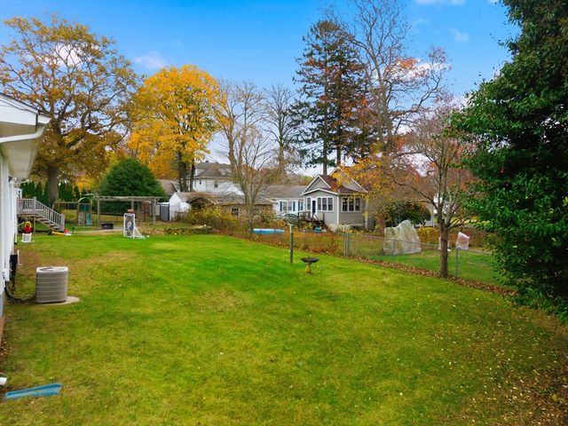 50 Gaywood St, Dartmouth, MA 02747