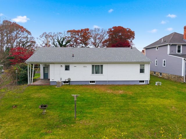 50 Gaywood St, Dartmouth, MA 02747