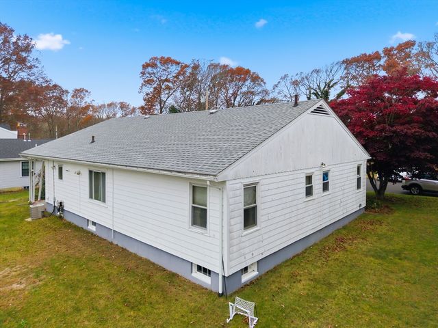 50 Gaywood St, Dartmouth, MA 02747
