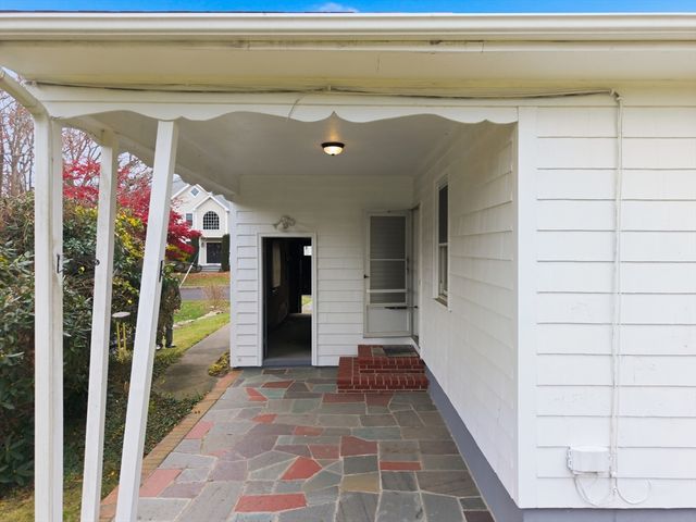 50 Gaywood St, Dartmouth, MA 02747