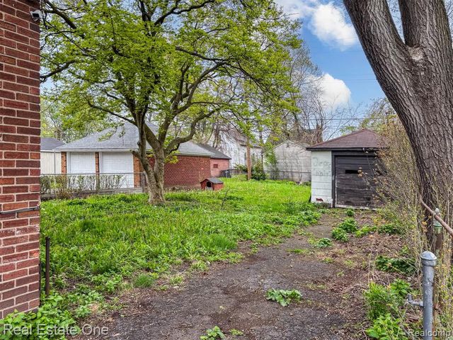 7285 Winthrop Street, Detroit, MI 48228