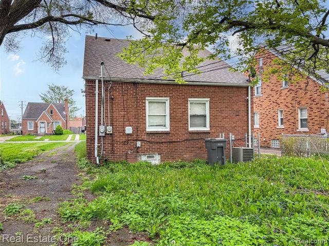 7285 Winthrop Street, Detroit, MI 48228