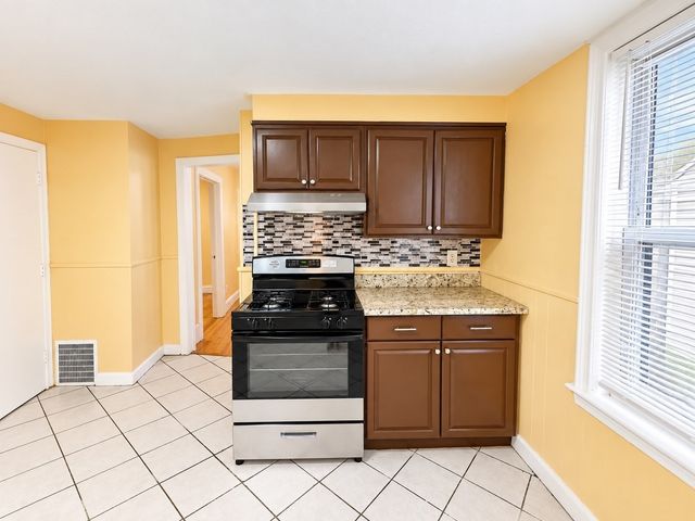 37 Maverick St 1, Chelsea, MA 02150