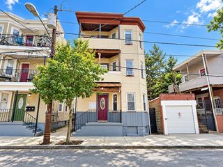 37 Maverick St 1, Chelsea, MA 02150