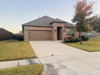 1045 Little Gull Drive, Forney, TX 75126