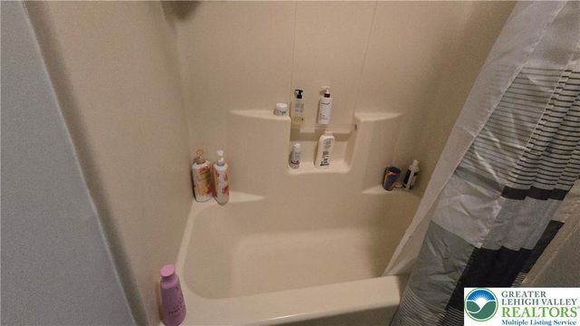 2013 Woodside Court, Salisbury Twp, PA 18103