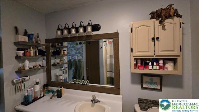 2013 Woodside Court, Salisbury Twp, PA 18103