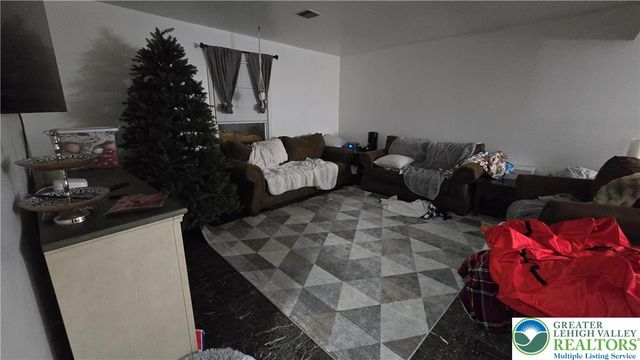 2013 Woodside Court, Salisbury Twp, PA 18103