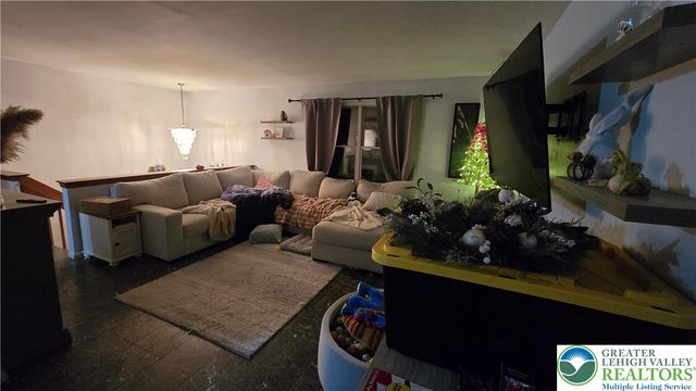 2013 Woodside Court, Salisbury Twp, PA 18103