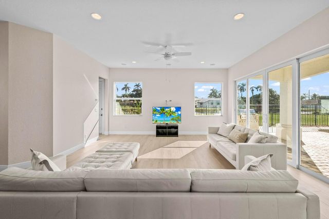 4096 Artesa Drive, Boynton Beach, FL 33436