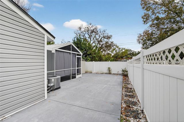 6424 ROCKPOINTE DRIVE, Tampa, FL 33634