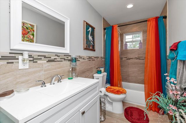 6 Belmont Court, Amityville, NY 11701