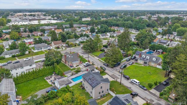 6 Belmont Court, Amityville, NY 11701