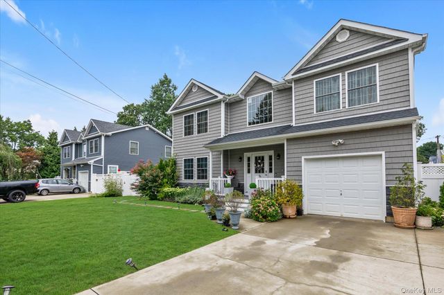 6 Belmont Court, Amityville, NY 11701