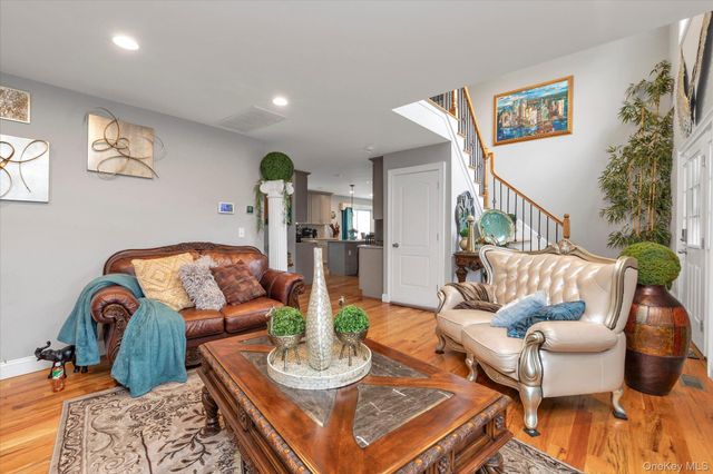 6 Belmont Court, Amityville, NY 11701