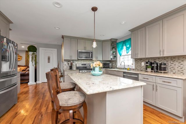 6 Belmont Court, Amityville, NY 11701