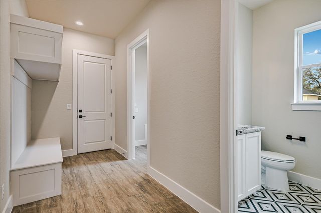 1 Squaw Circle CIR, Wimberley, TX 78676