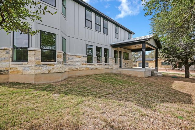 1 Squaw Circle CIR, Wimberley, TX 78676