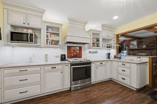 3075 W River Park Dr, Wichita, KS 67203
